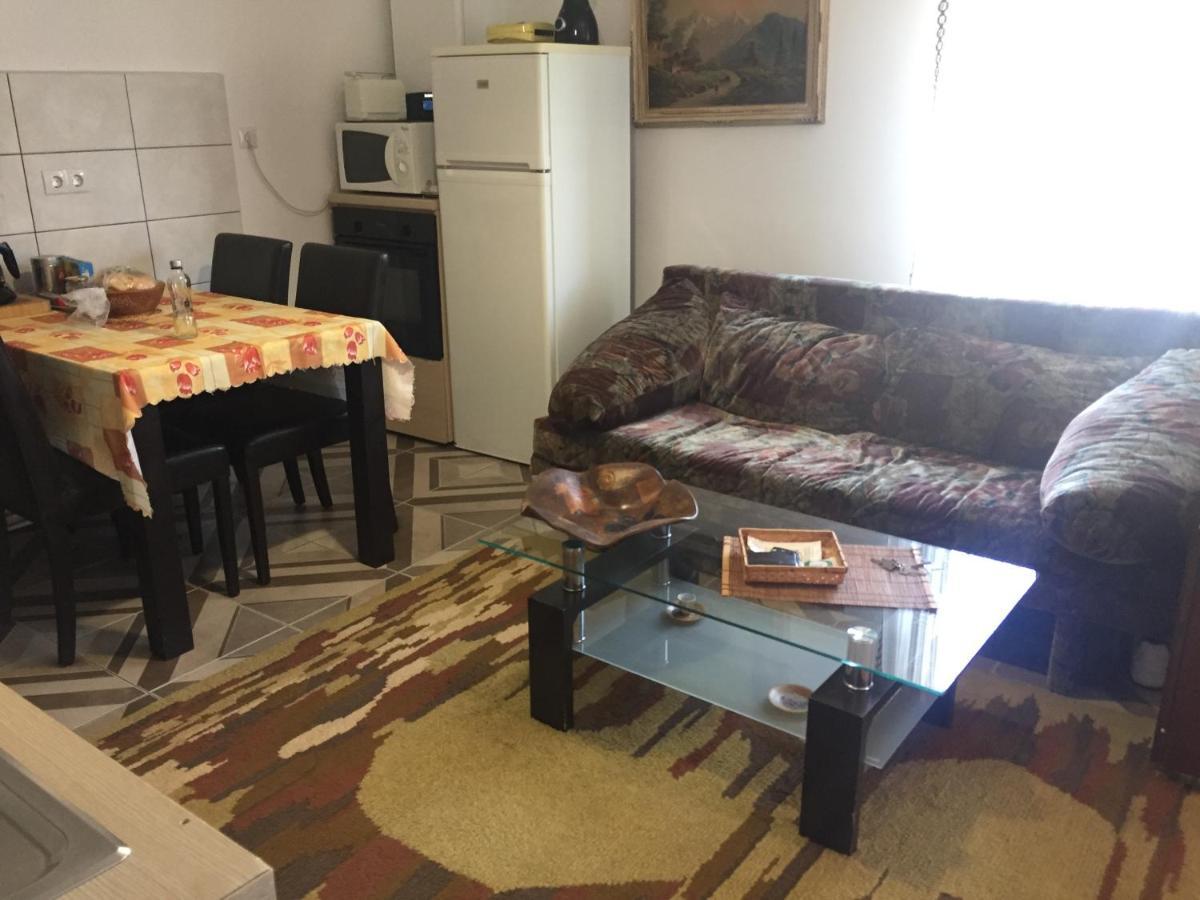 Casa Rustica Cu Terasa Vila Mediaş Exterior foto
